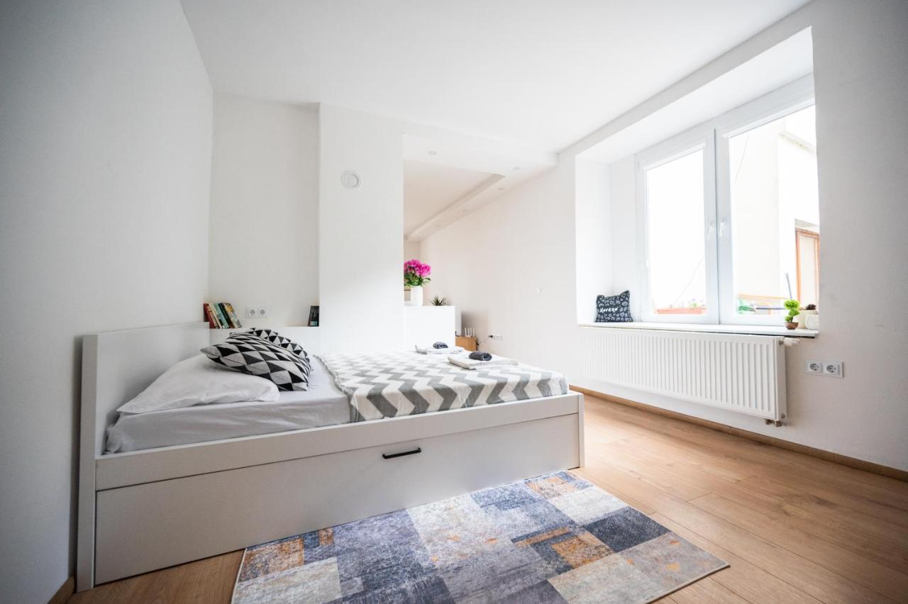 Modern Studio Apartment In The Old Town Сараево Екстериор снимка