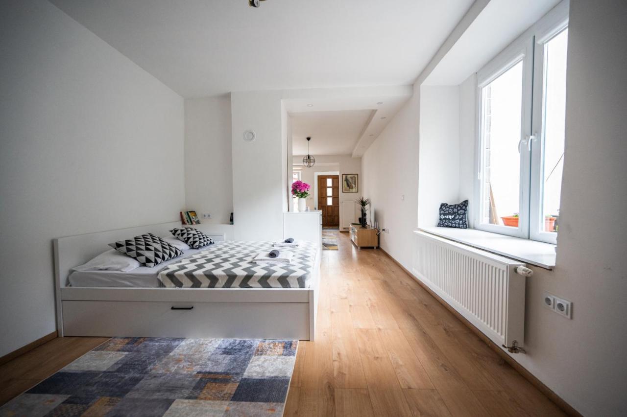 Modern Studio Apartment In The Old Town Сараево Екстериор снимка