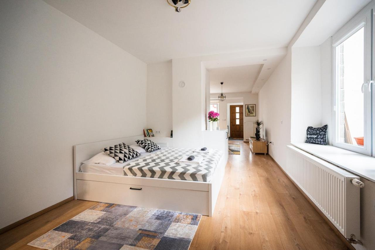 Modern Studio Apartment In The Old Town Сараево Екстериор снимка