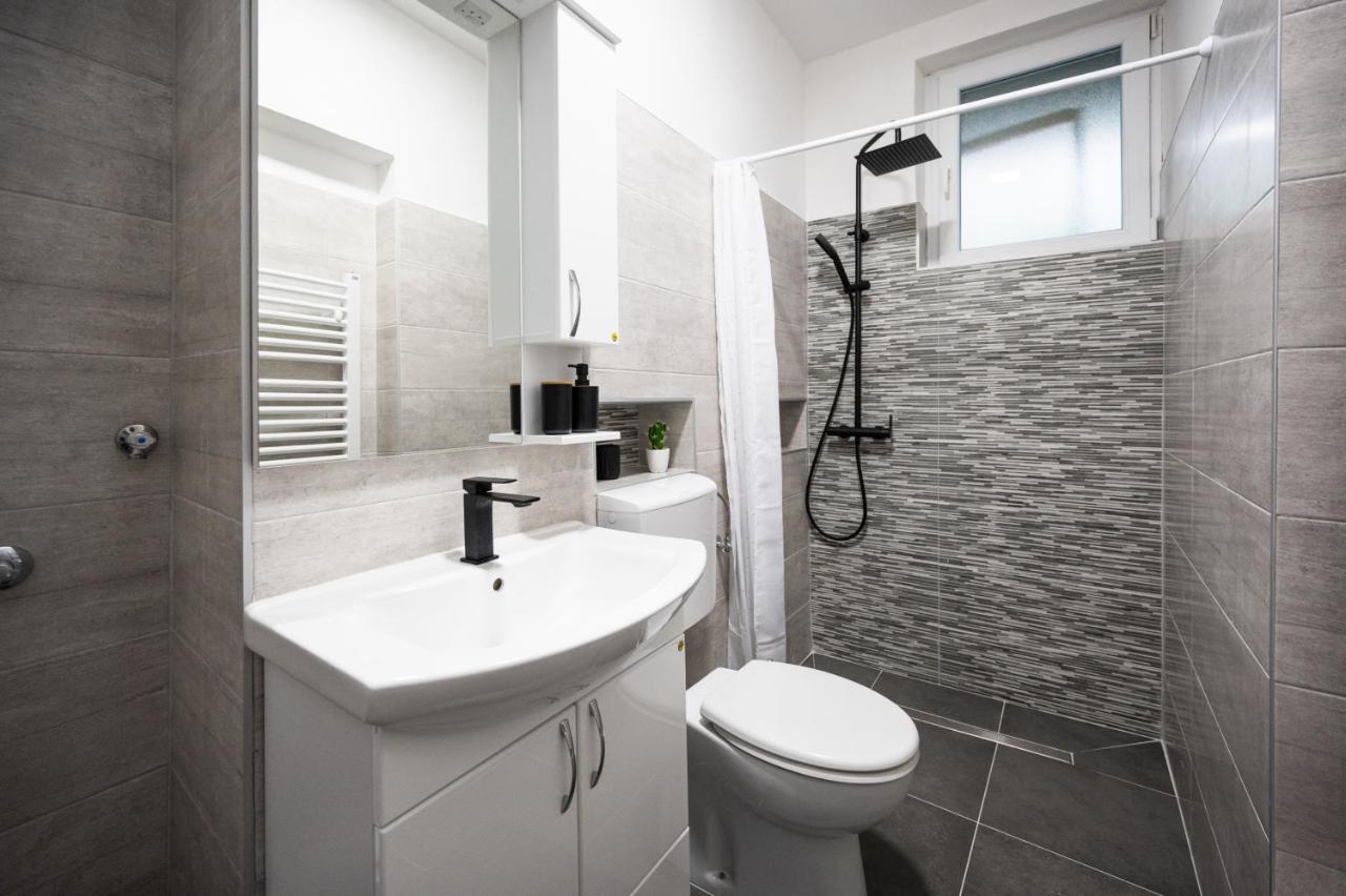 Modern Studio Apartment In The Old Town Сараево Екстериор снимка