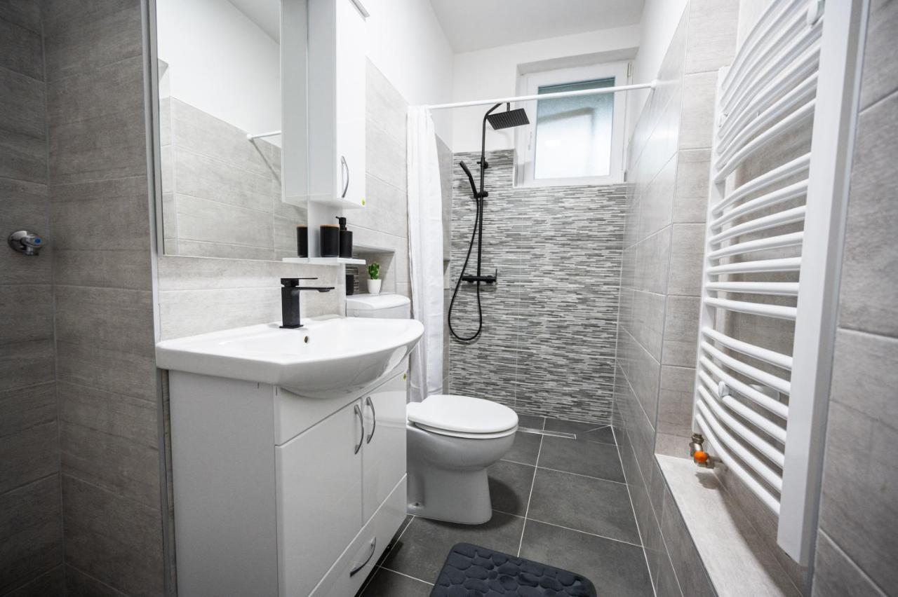 Modern Studio Apartment In The Old Town Сараево Екстериор снимка